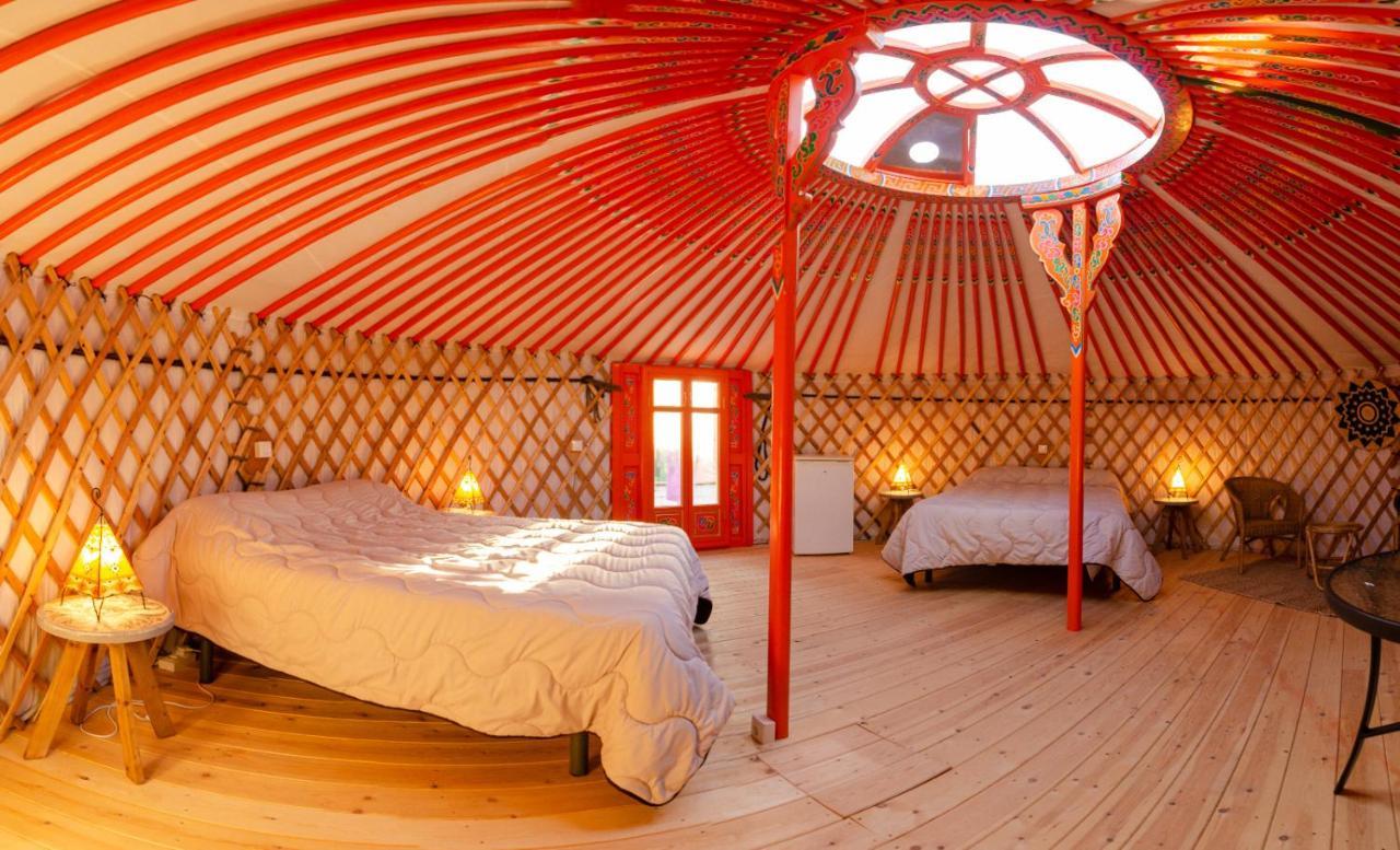 Camping El Roble Валдеробрес Екстериор снимка
